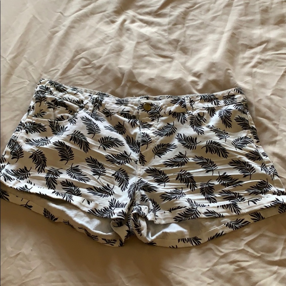 Black and white palm tree leaf shorts